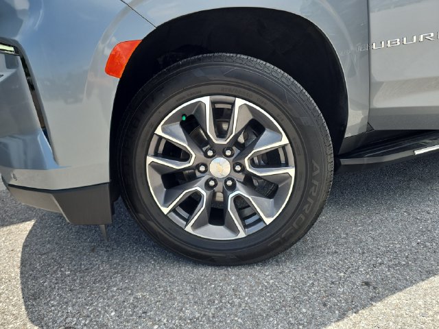 Certified 2024 Chevrolet Suburban LT AWD/4WD image 32