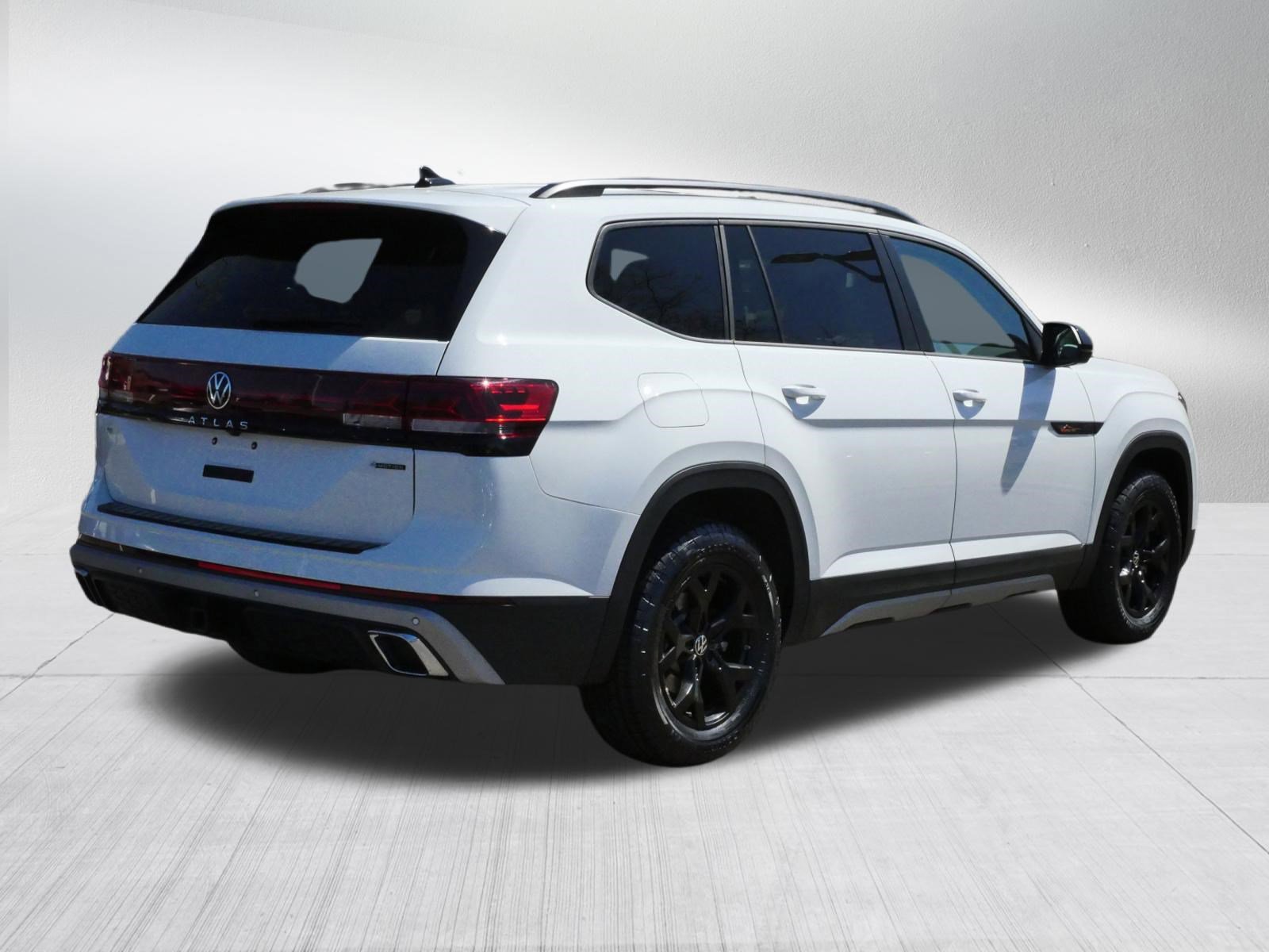 Certified 2025 Volkswagen Atlas Peak Edition SE AWD/4WD image 7