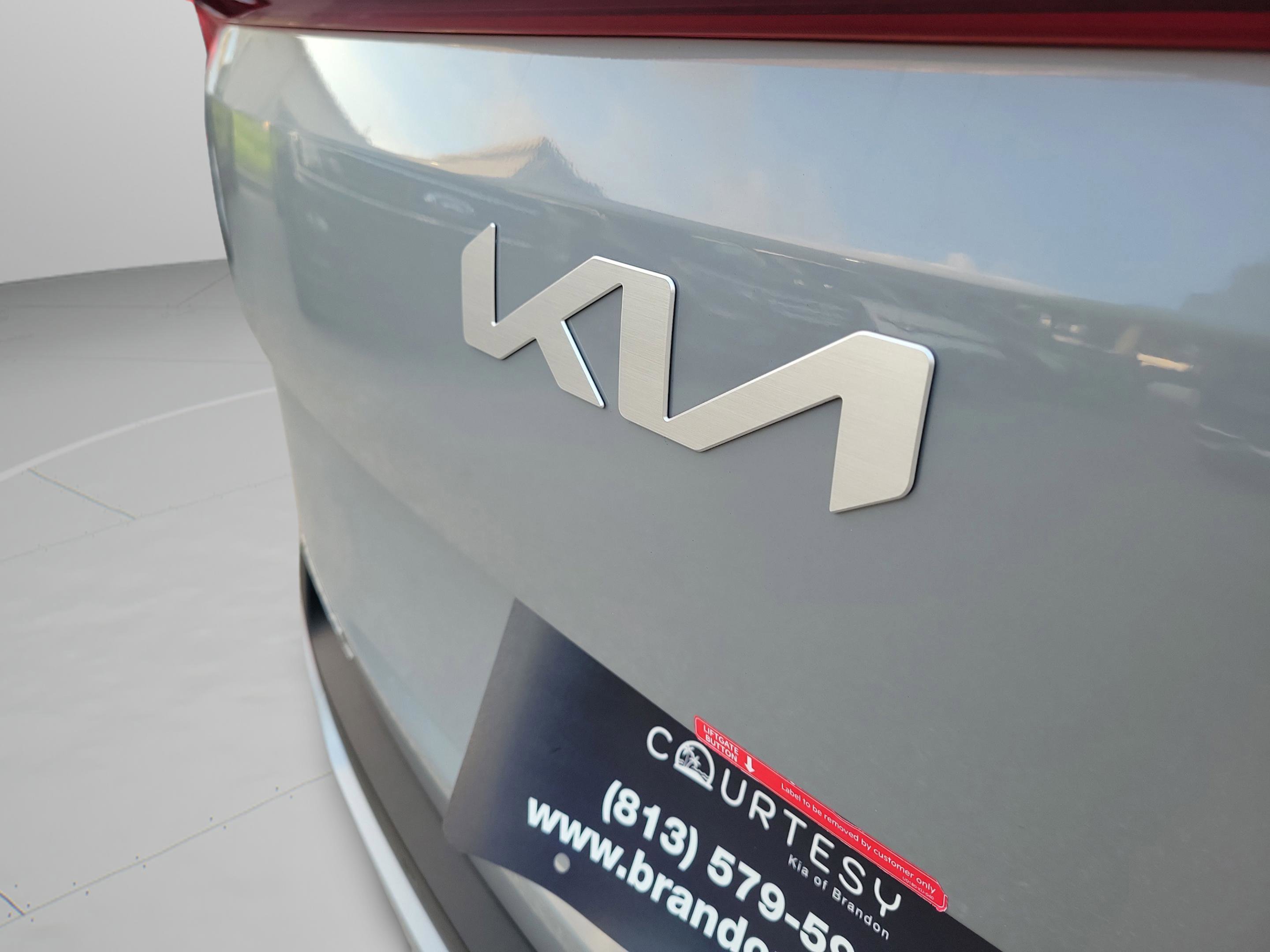 Used 2026 Kia Carnival EX FWD image 31