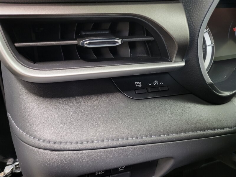 Used 2024 Toyota Highlander XLE AWD/4WD image 28