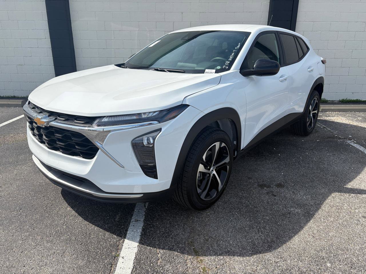 Used 2025 Chevrolet Trax RS w/ Driver Confidence Package image 1