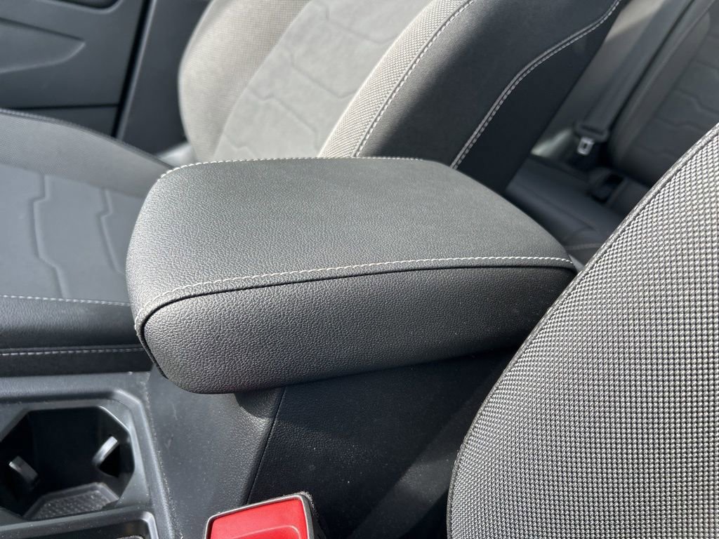 Certified 2025 Volkswagen Taos SE image 36