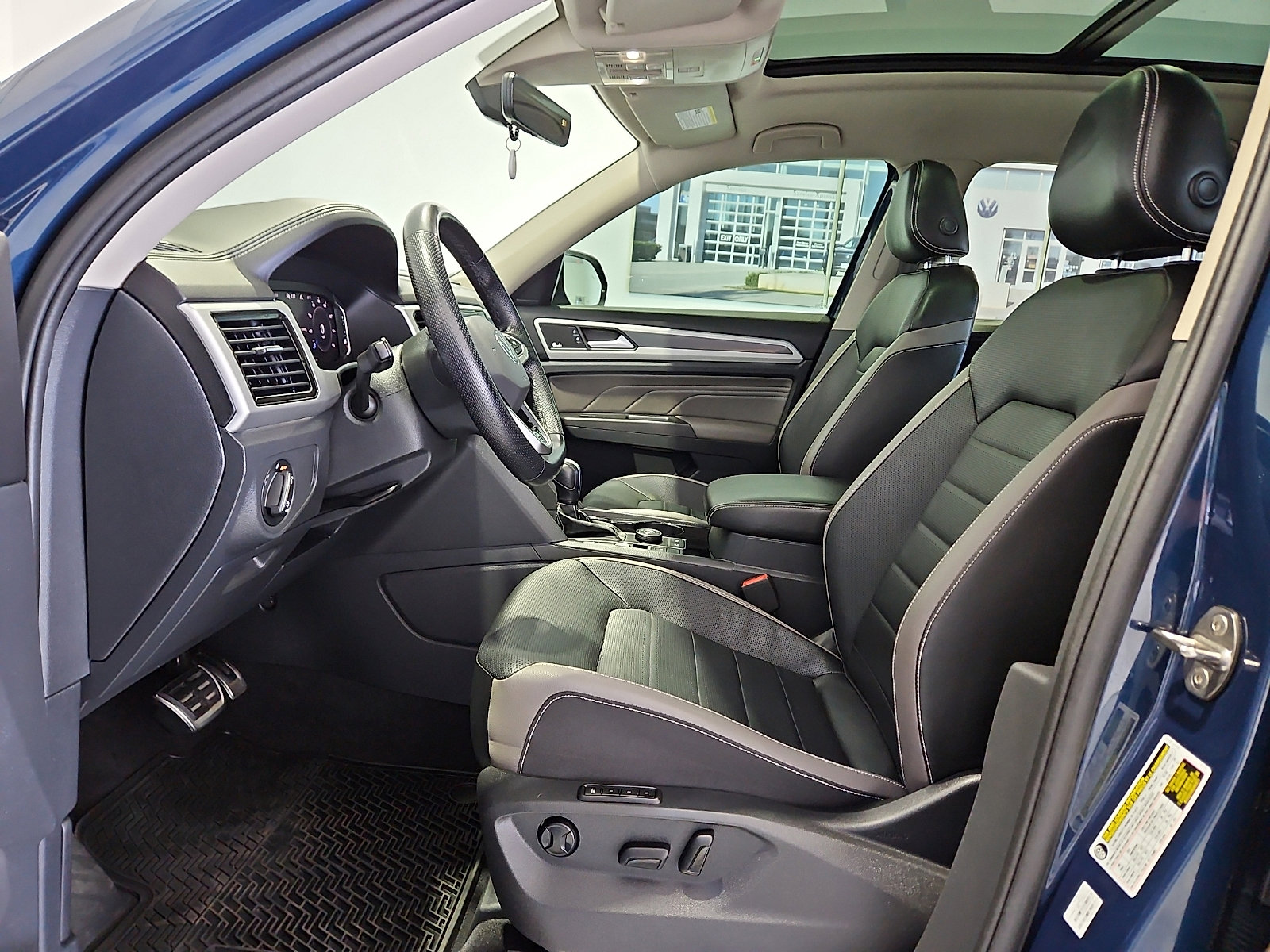 Certified 2022 Volkswagen Atlas SEL Premium image 13