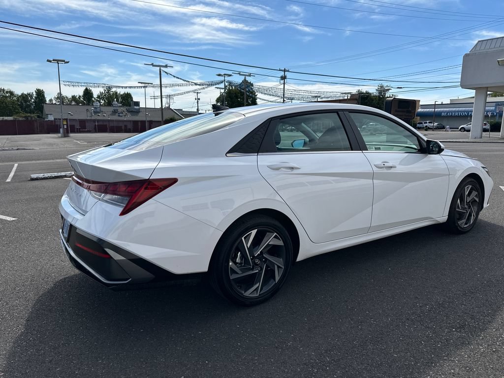 Used 2025 Hyundai Elantra SEL FWD image 6
