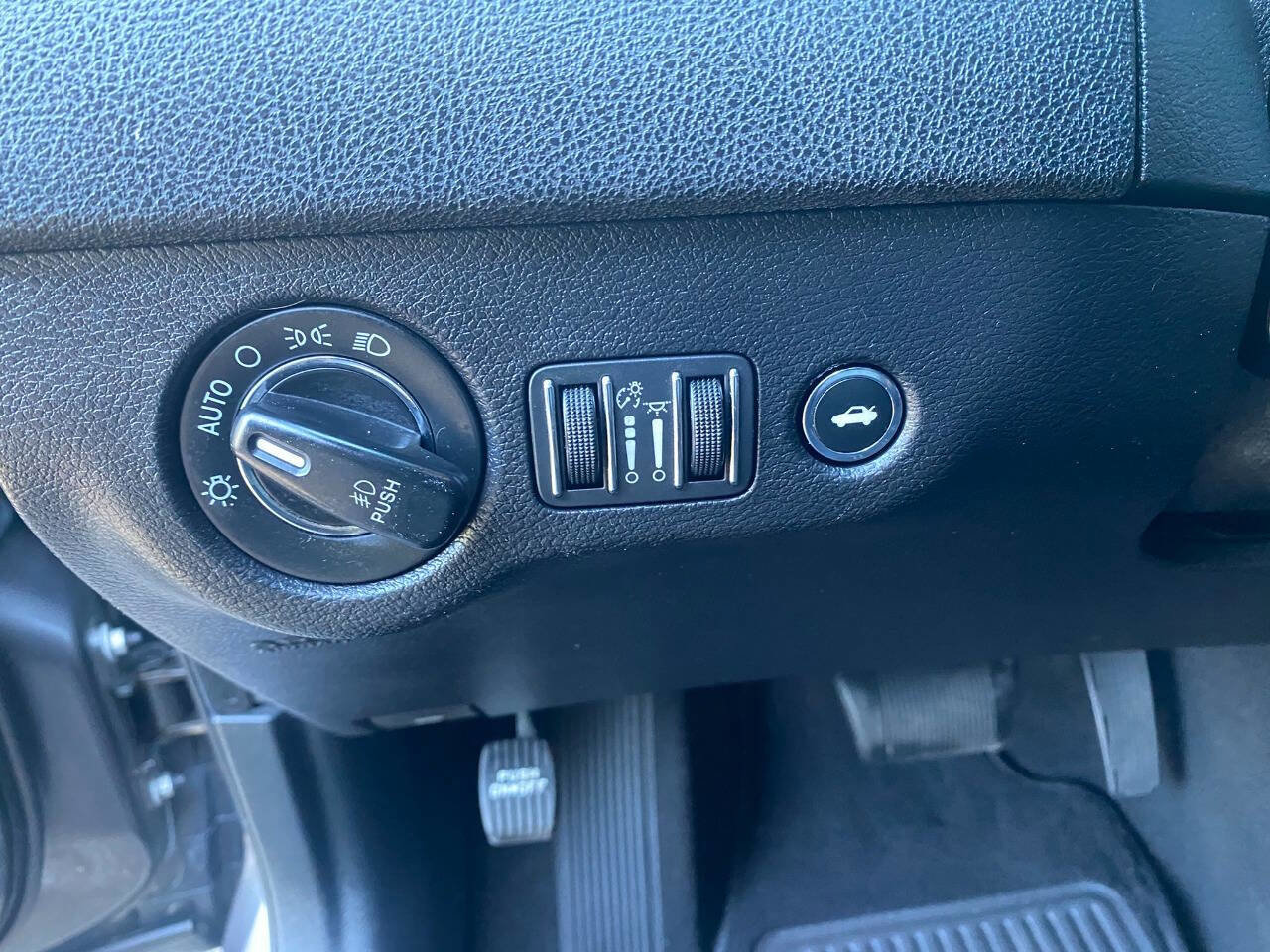 Used 2019 Chrysler 300 S image 18