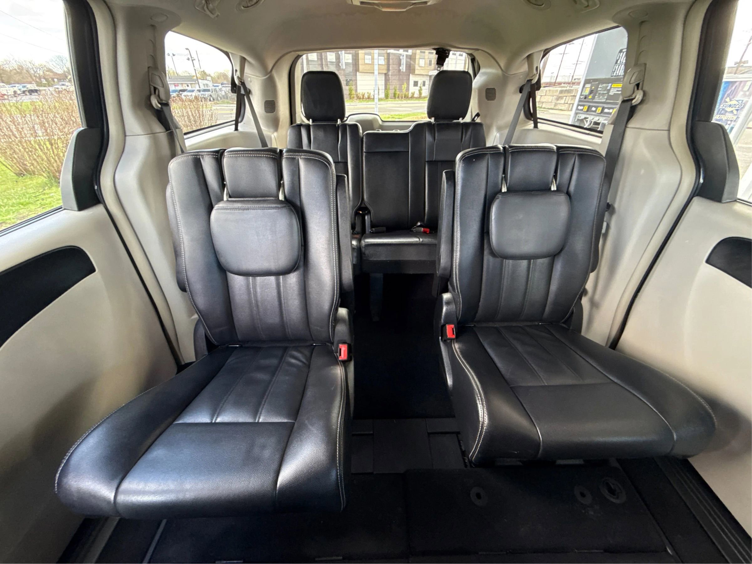 Used 2014 Chrysler Town & Country Touring image 28