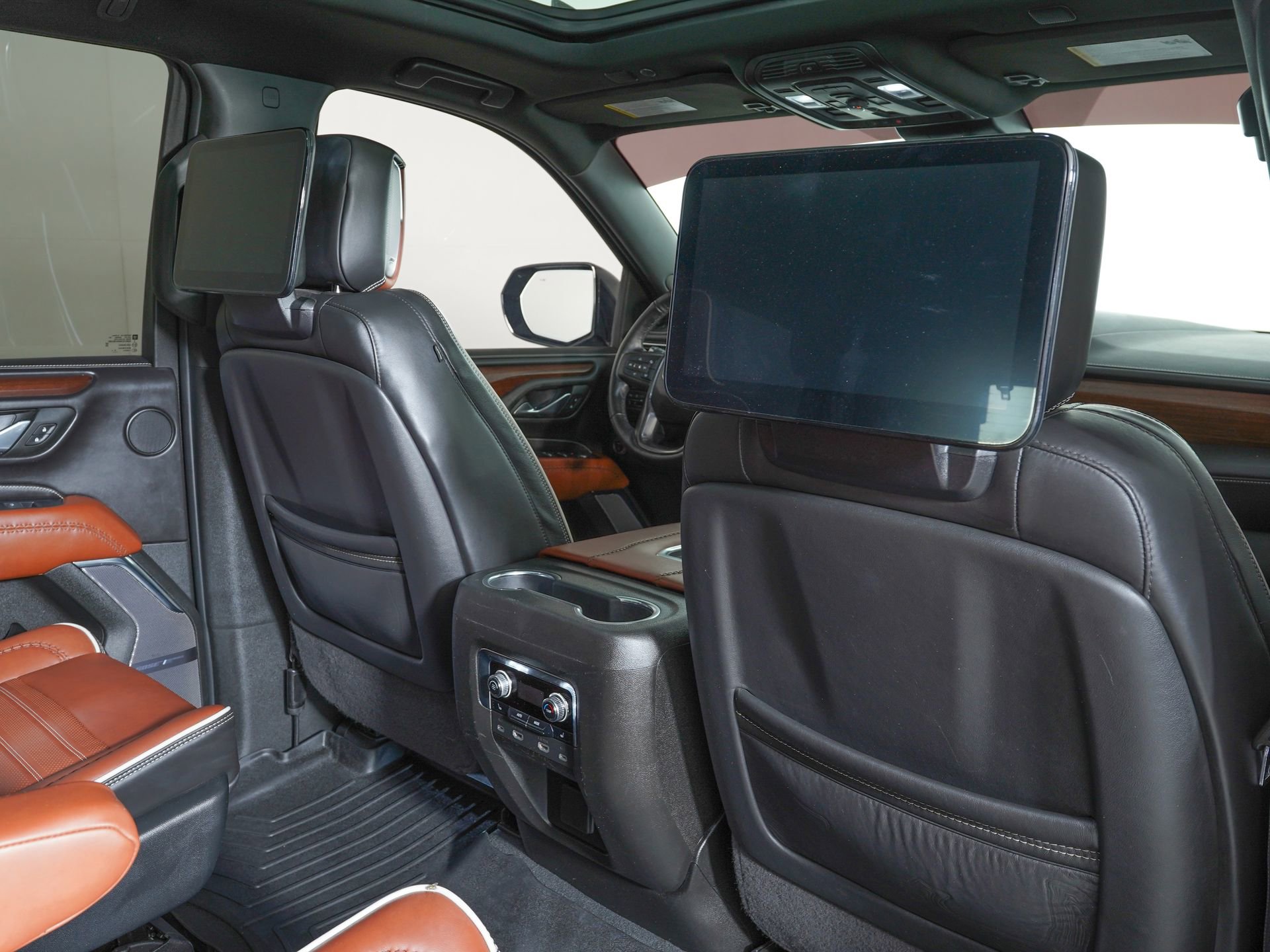 Used 2023 GMC Yukon Denali Ultimate AWD/4WD image 12