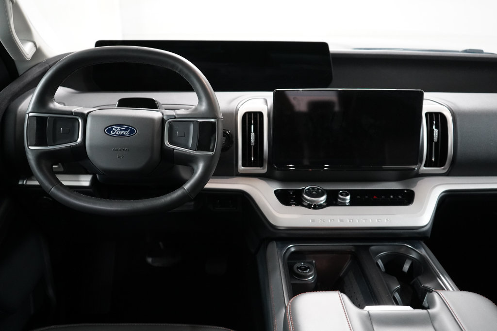 Used 2025 Ford Expedition Active AWD/4WD image 7