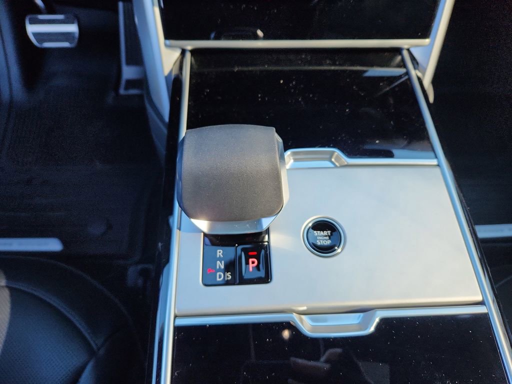 New 2026 Land Rover Range Rover SE image 16