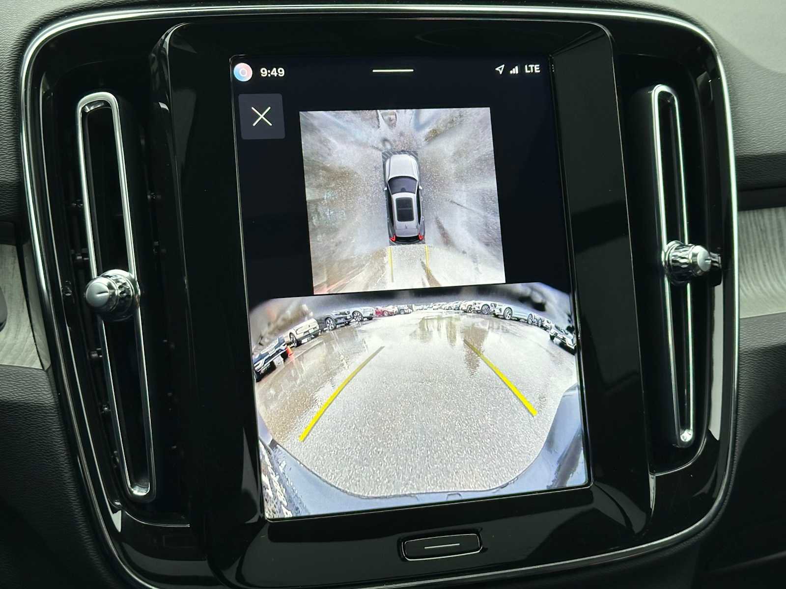Certified 2025 Volvo XC40 B5 Plus AWD/4WD image 27