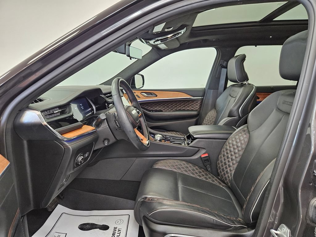 Used 2024 Jeep Grand Cherokee L Summit AWD/4WD image 3