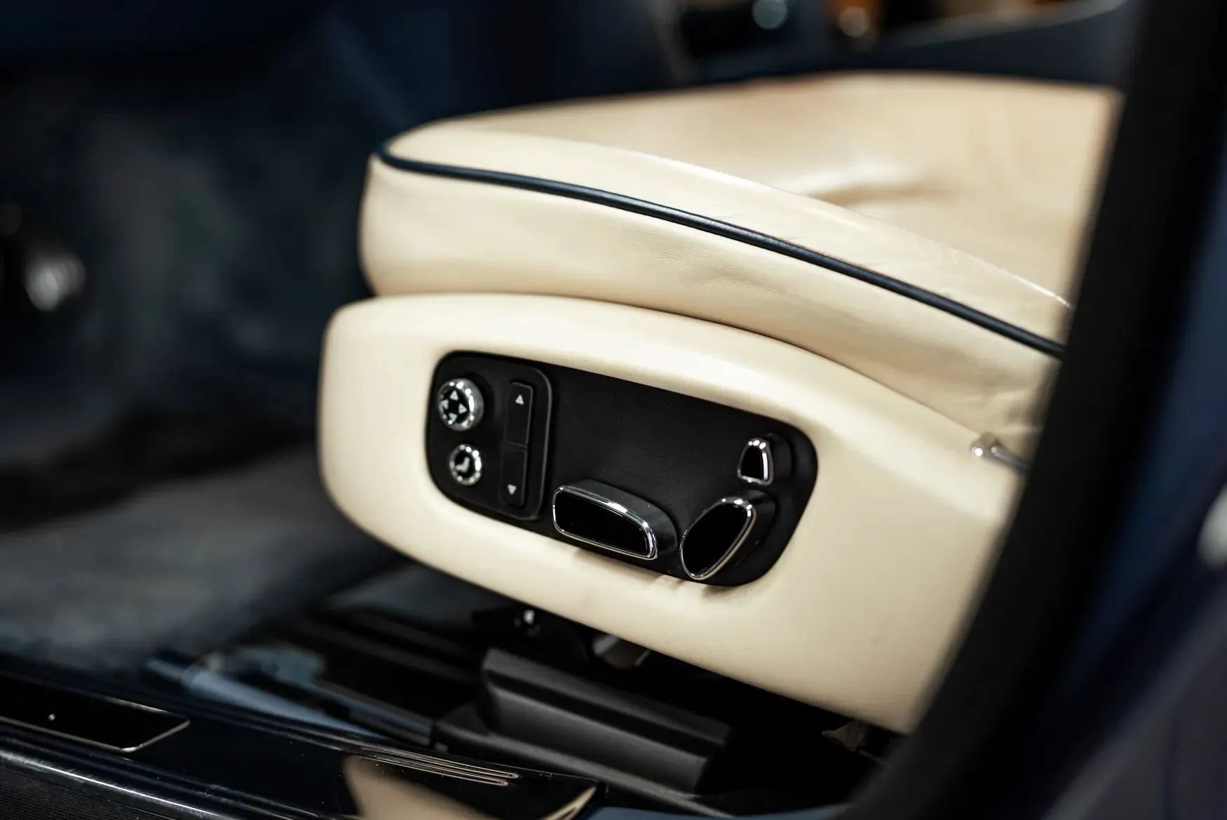 Used 2011 Bentley Mulsanne RWD image 25