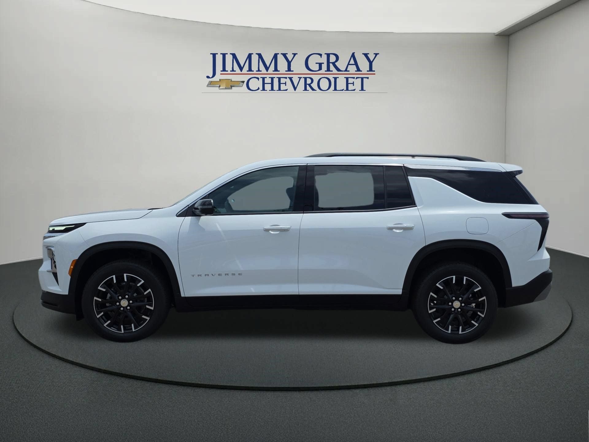New 2026 Chevrolet Traverse LT w/ Sun and Wheel Package FWD image 2