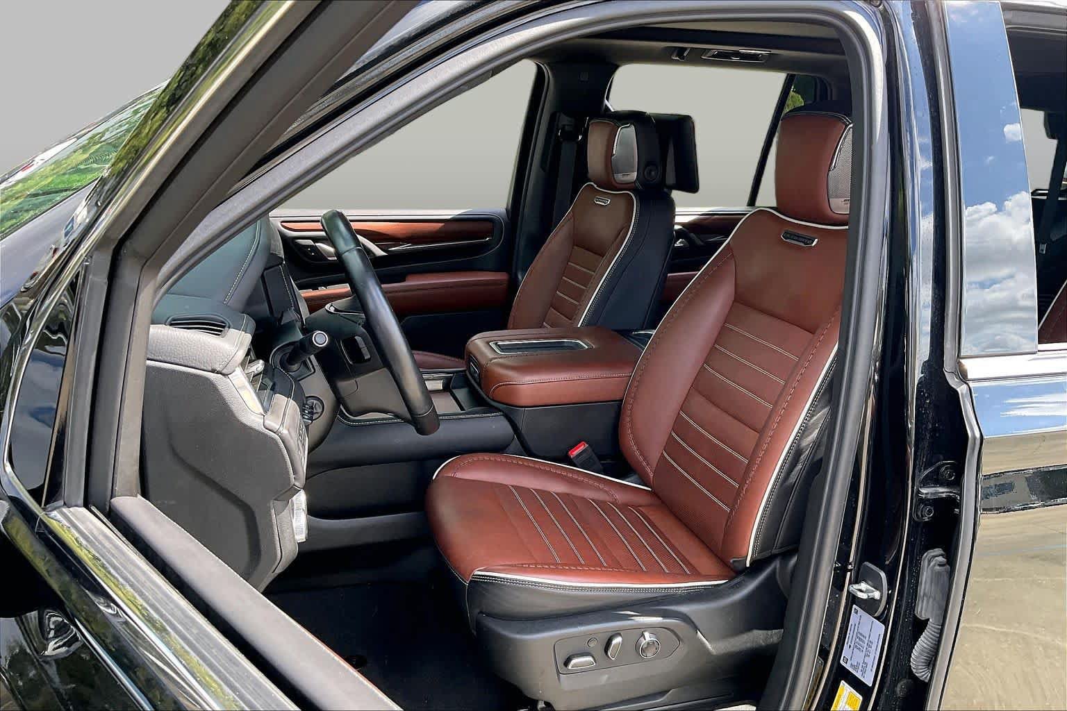 Used 2024 GMC Yukon Denali Ultimate AWD/4WD image 7