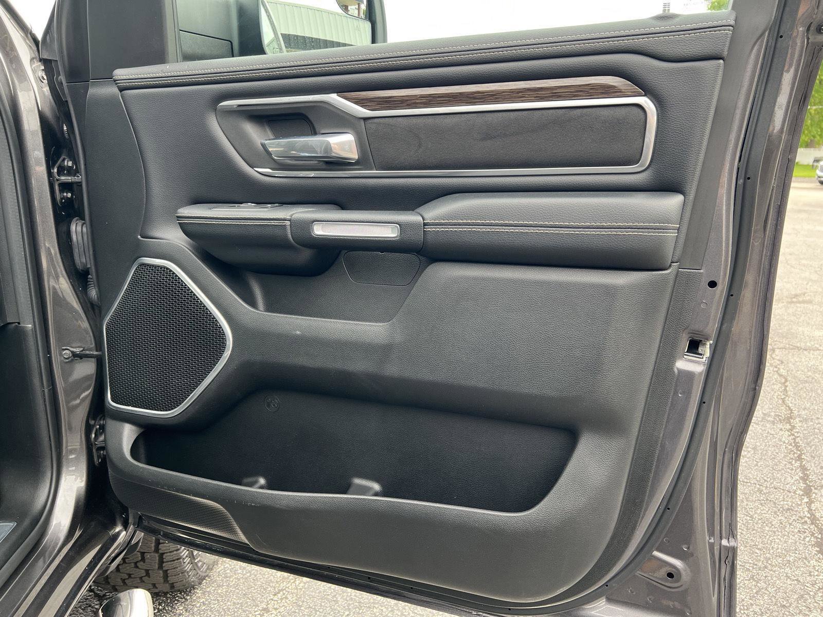 Used 2020 RAM 1500 Laramie AWD/4WD image 16