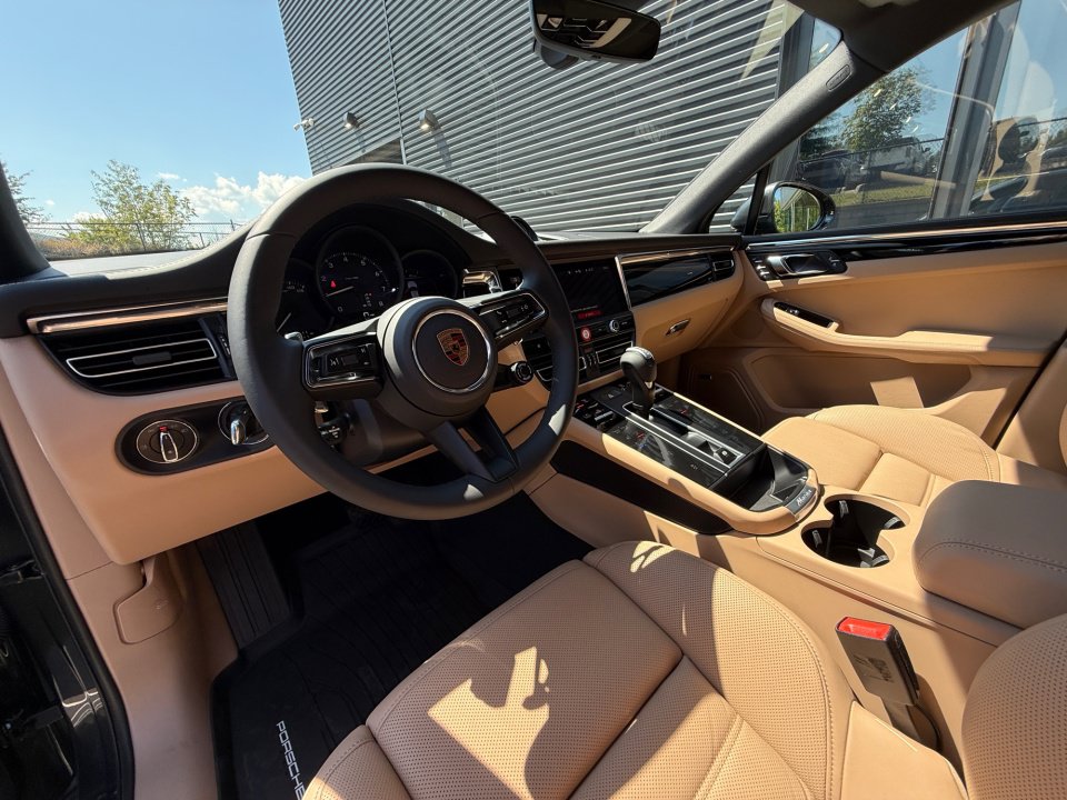 New 2026 Porsche Macan Turbo AWD/4WD image 4