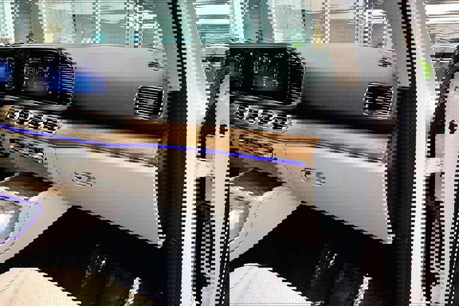 Used 2025 Mercedes-Benz GLE 450e 4MATIC image 19