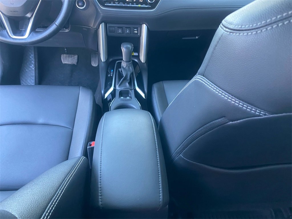 Used 2022 Toyota Corolla Cross XLE image 11