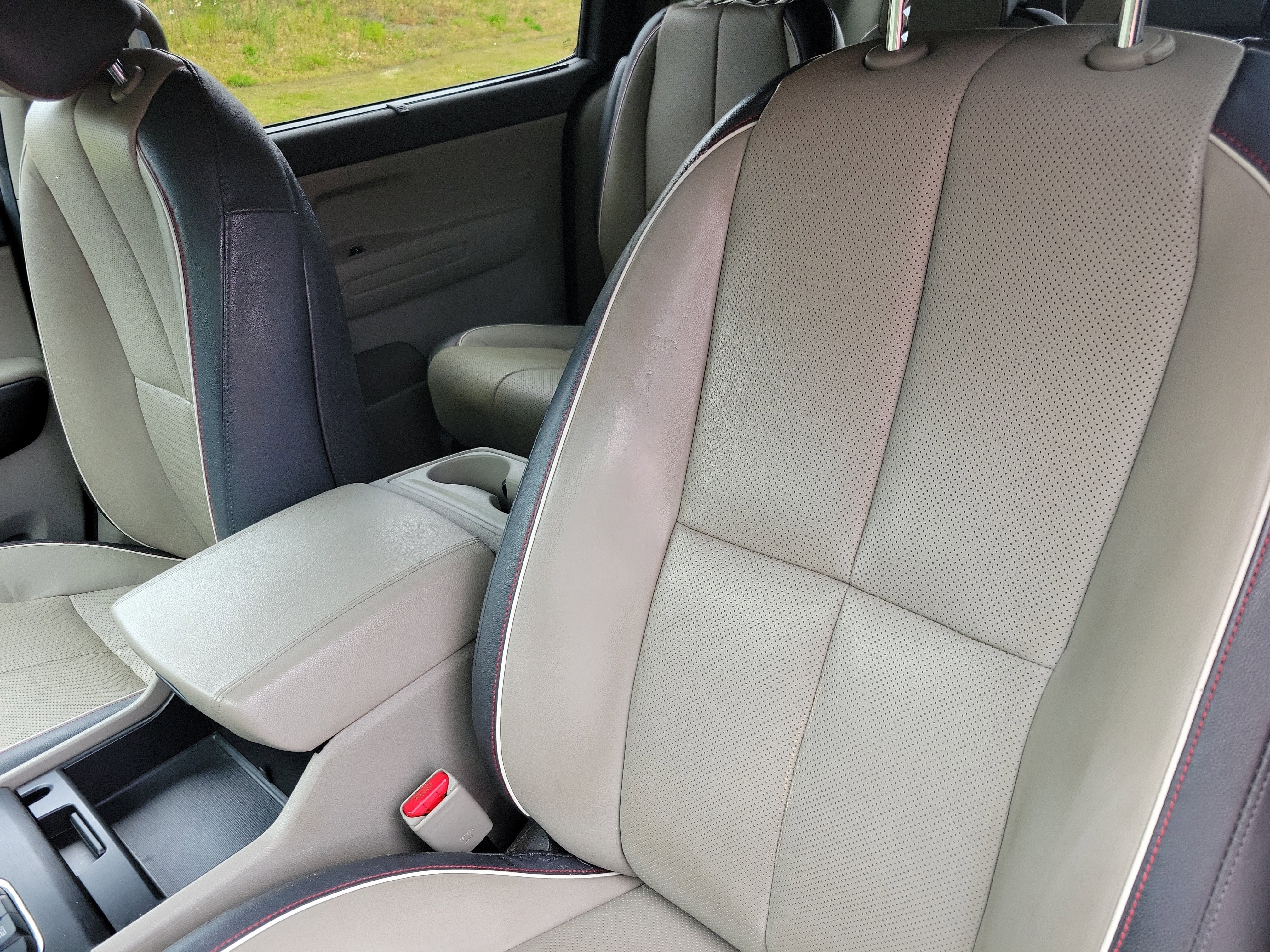 Used 2017 Kia Sedona LX w/ LX Essentials Premium Package FWD image 5