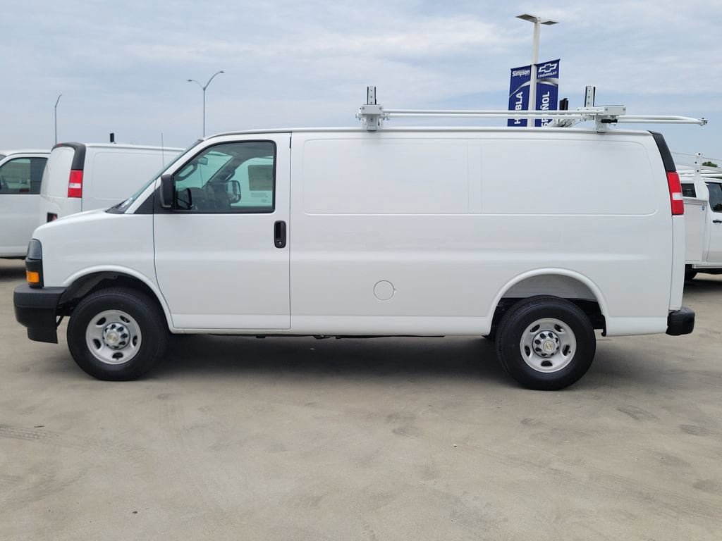 New 2026 Chevrolet Express 2500 w/ Driver Convenience Package RWD image 24