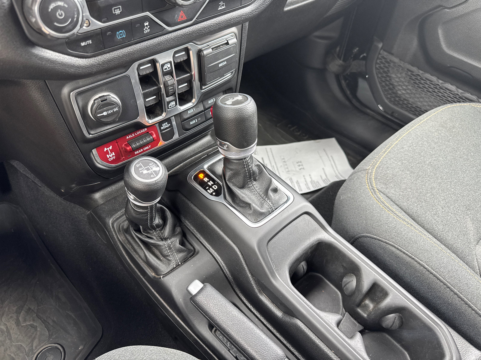 Used 2025 Jeep Wrangler Willys image 28