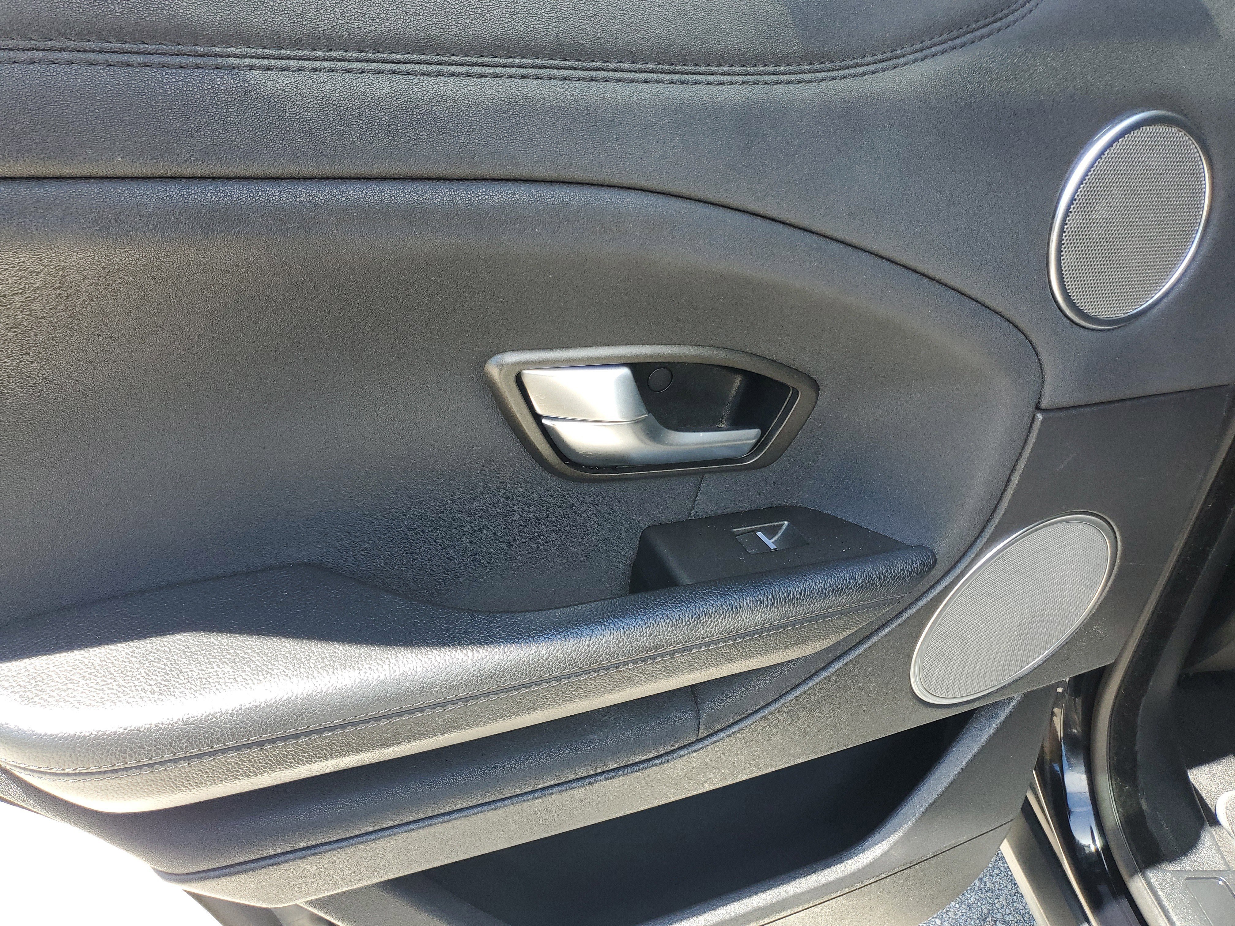 Used 2019 Land Rover Range Rover Evoque SE image 13