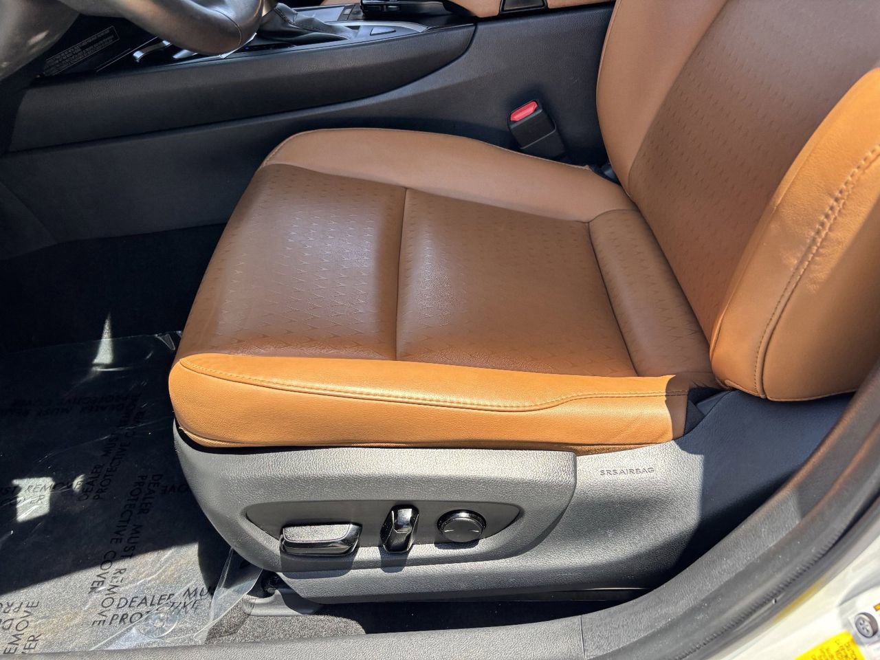 Used 2022 Lexus UX 200 w/ Accessory Package (Z1) FWD image 18