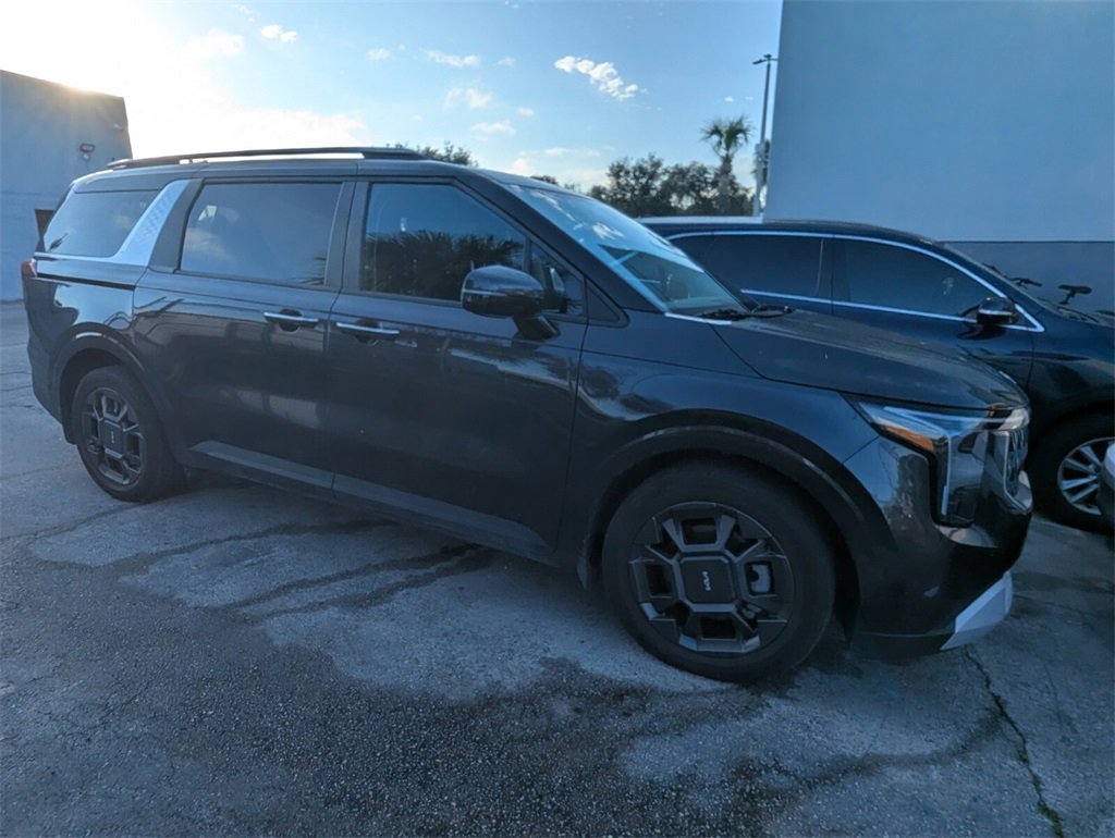 Used 2025 Kia Carnival EX image 21