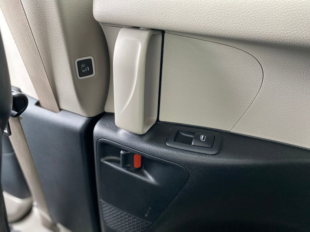 Used 2024 Chrysler Pacifica Touring-L image 13