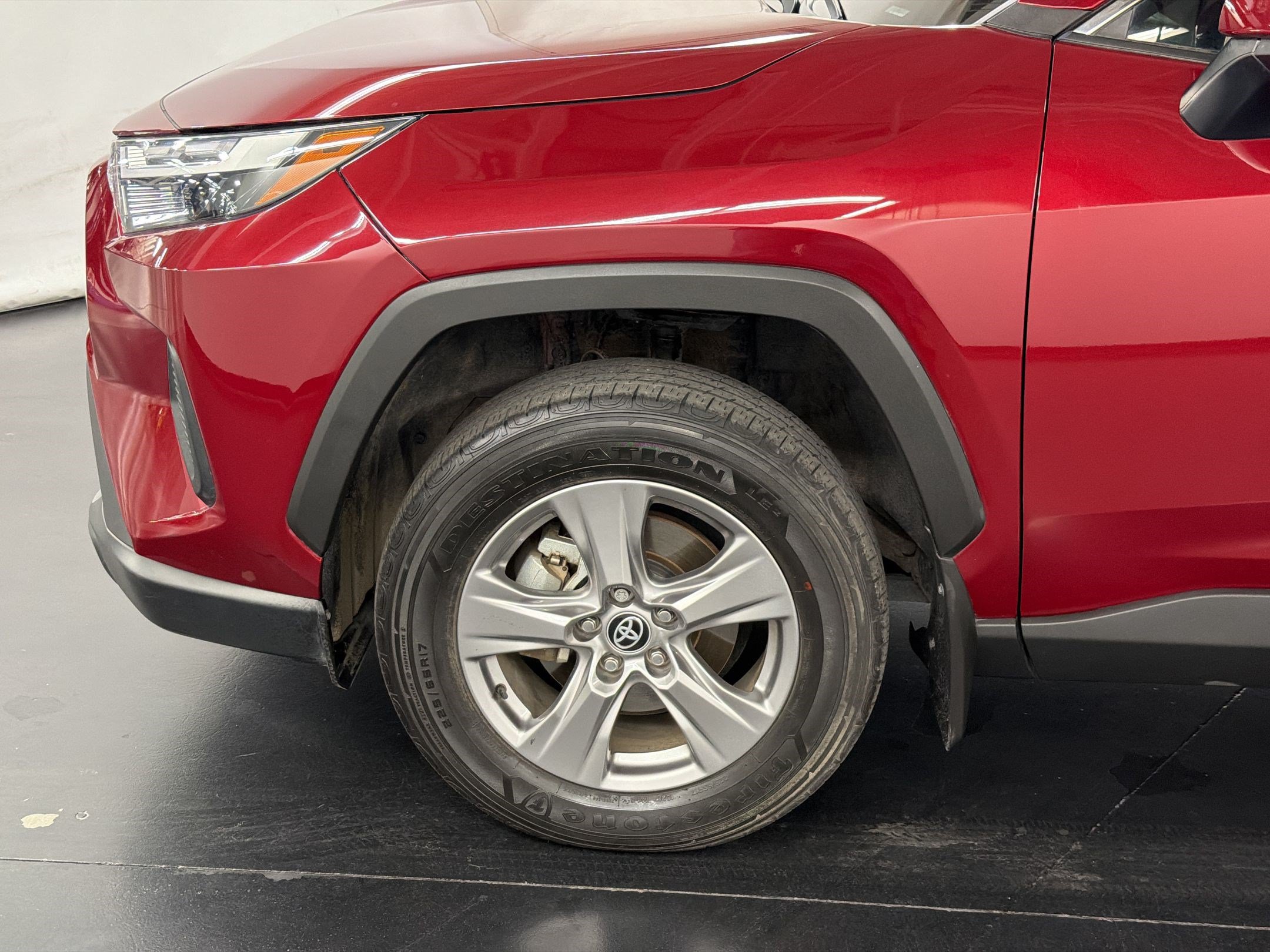 Used 2024 Toyota RAV4 XLE w/ Convenience Package FWD image 13