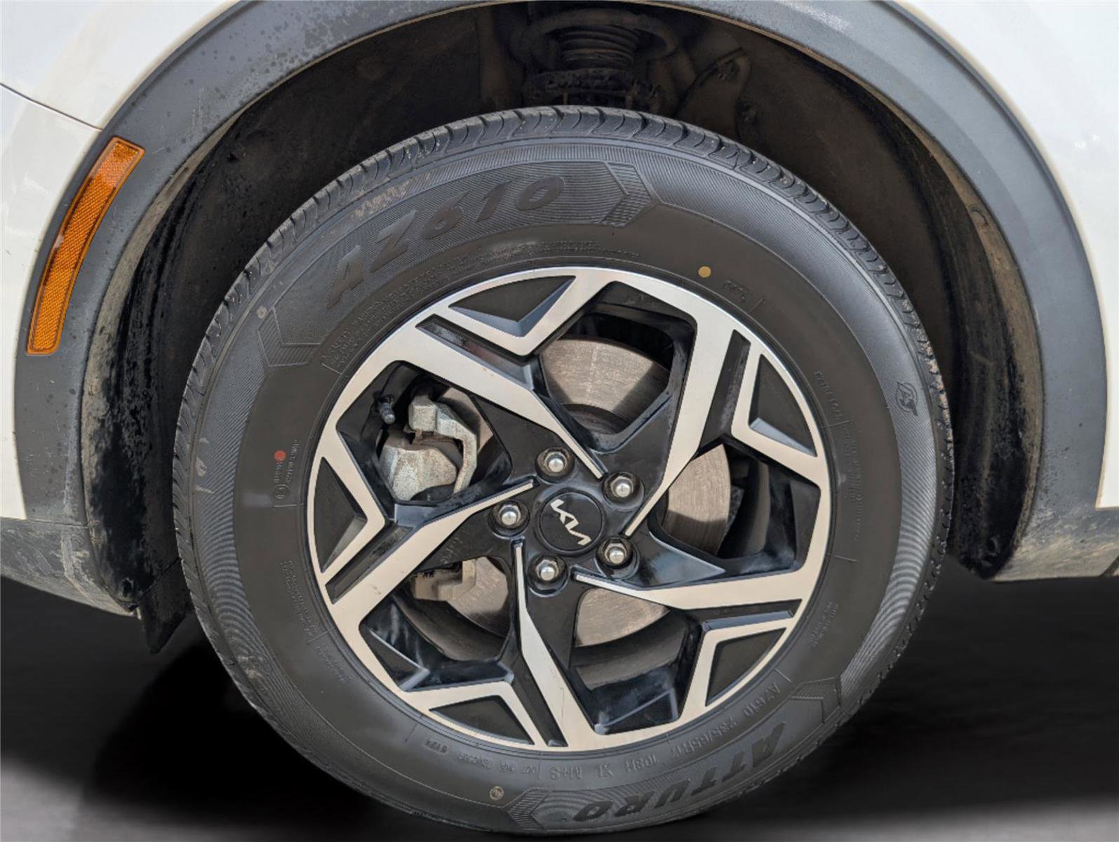 Used 2023 Kia Sportage LX image 9