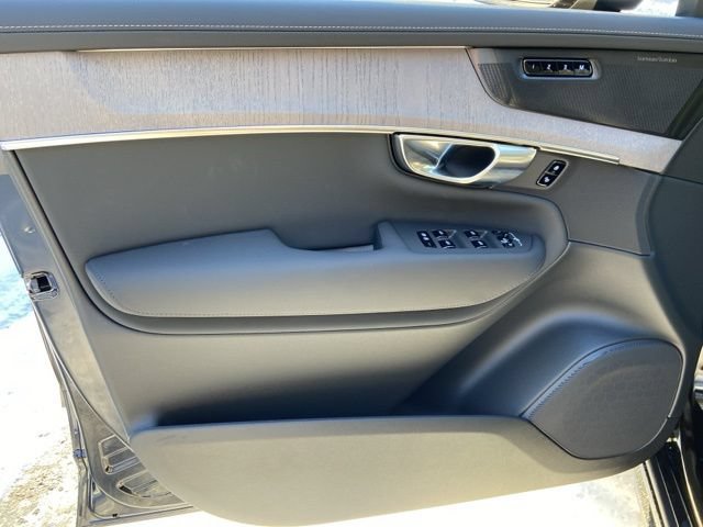 New 2026 Volvo XC90 T8 Ultra w/ Protection Package Premier AWD/4WD image 13