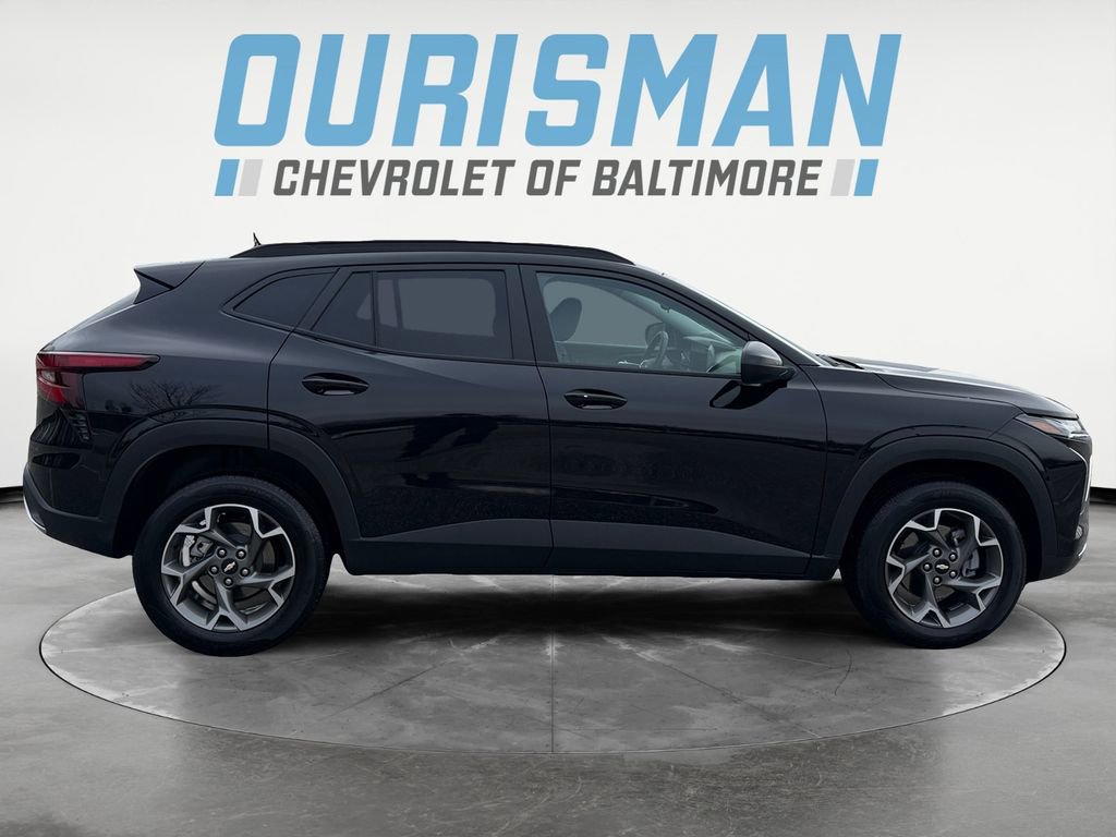 Used 2025 Chevrolet Trax LT w/ Driver Confidence Package image 7