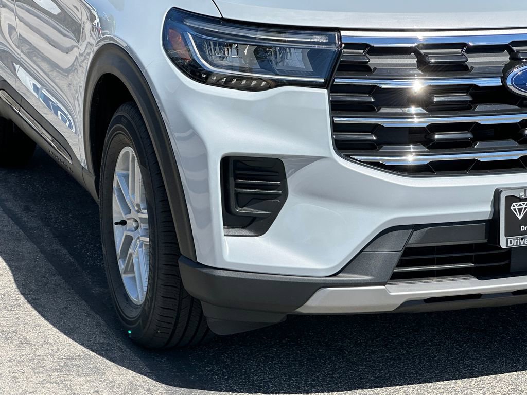 New 2026 Ford Explorer Active RWD image 14