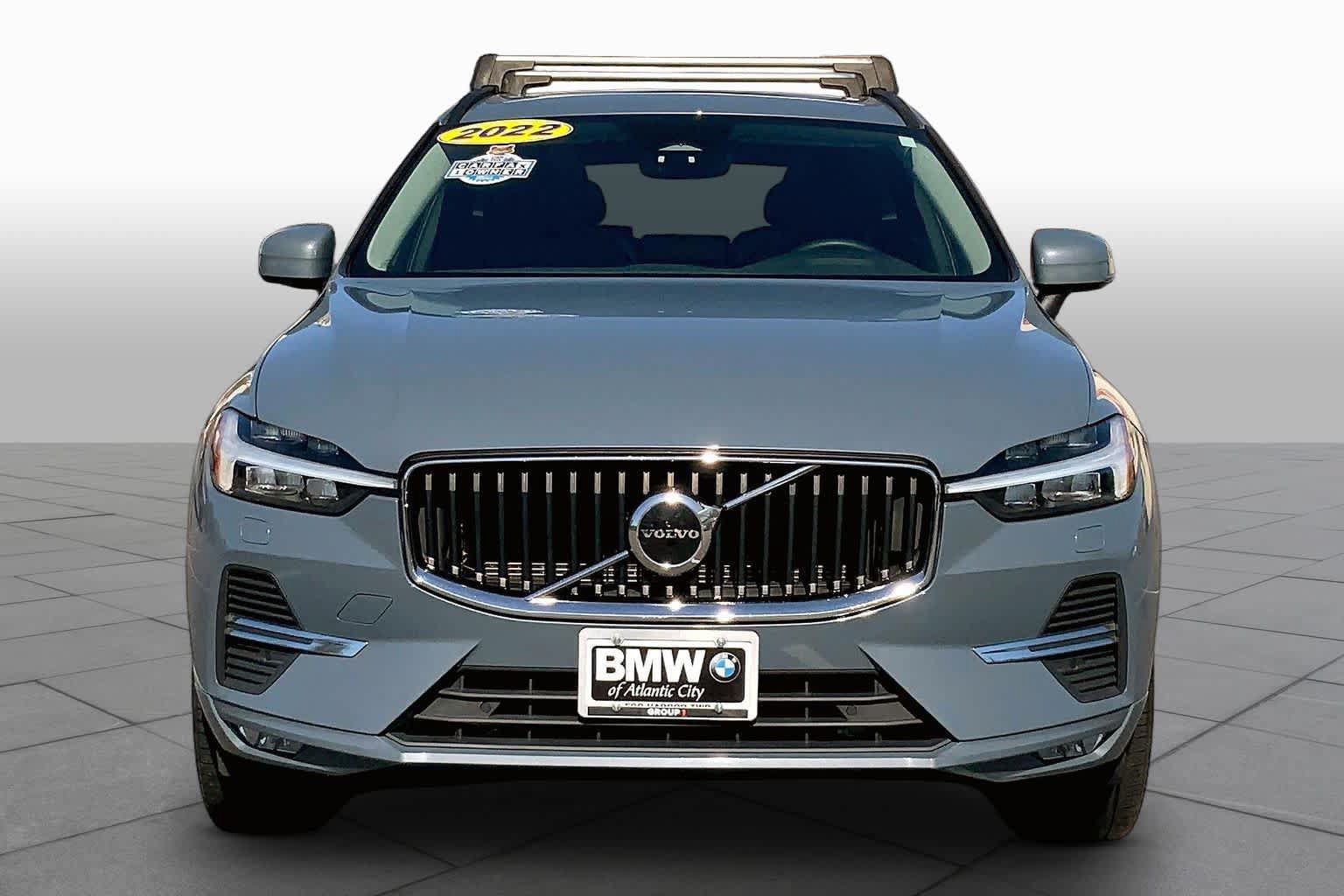Used 2022 Volvo XC60 B5 Momentum w/ Climate Package AWD/4WD image 4