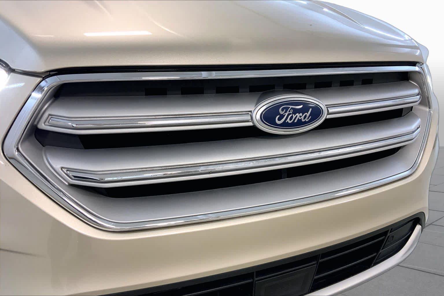 Used 2018 Ford Escape Titanium w/ Ford Safe & Smart Package AWD/4WD image 32