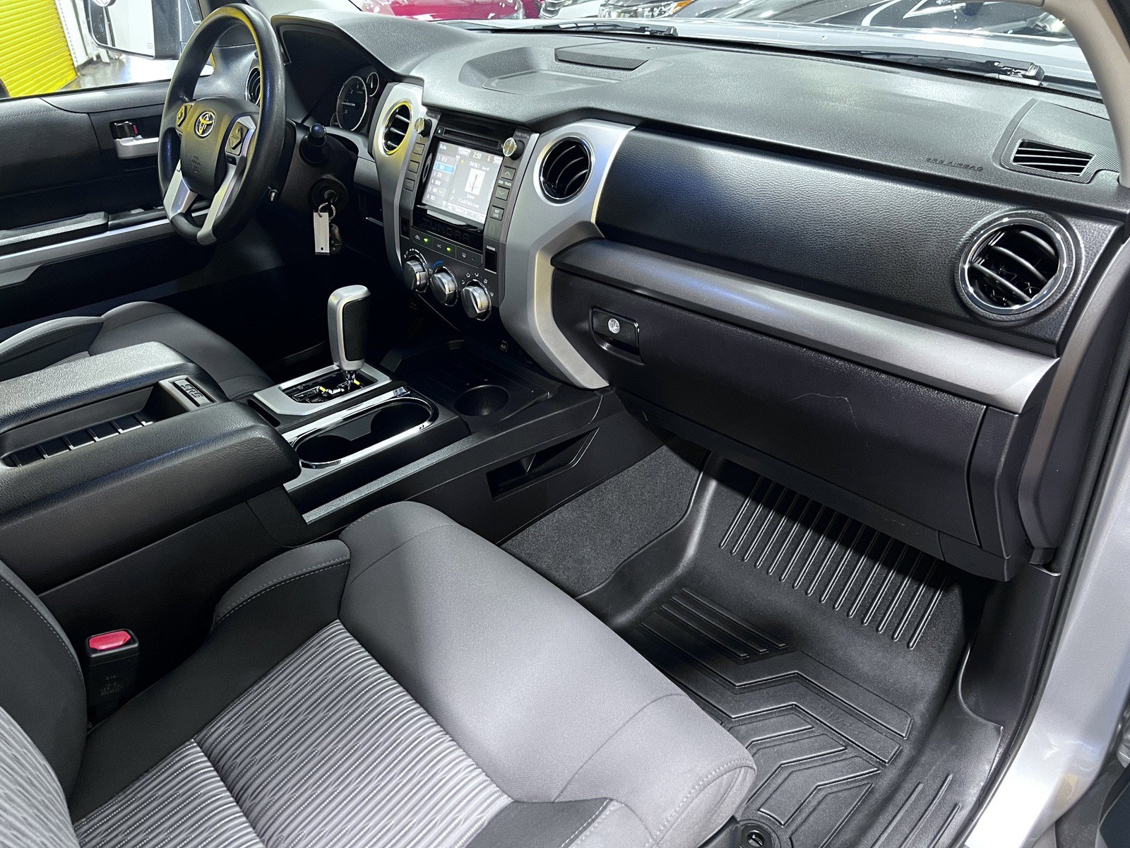 Used 2016 Toyota Tundra SR5 w/ SR5 Upgrade Package RWD image 16