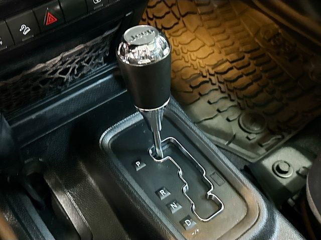 Used 2017 Jeep Wrangler Unlimited Rubicon w/ Connectivity Group image 16