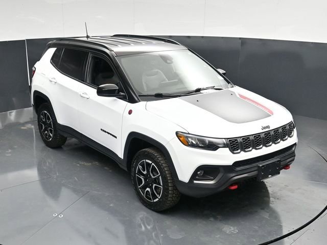 Used 2025 Jeep Compass Trailhawk AWD/4WD image 45