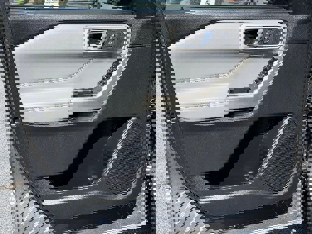 Certified 2022 Ford Explorer XLT w/ Equipment Group 202A image 18