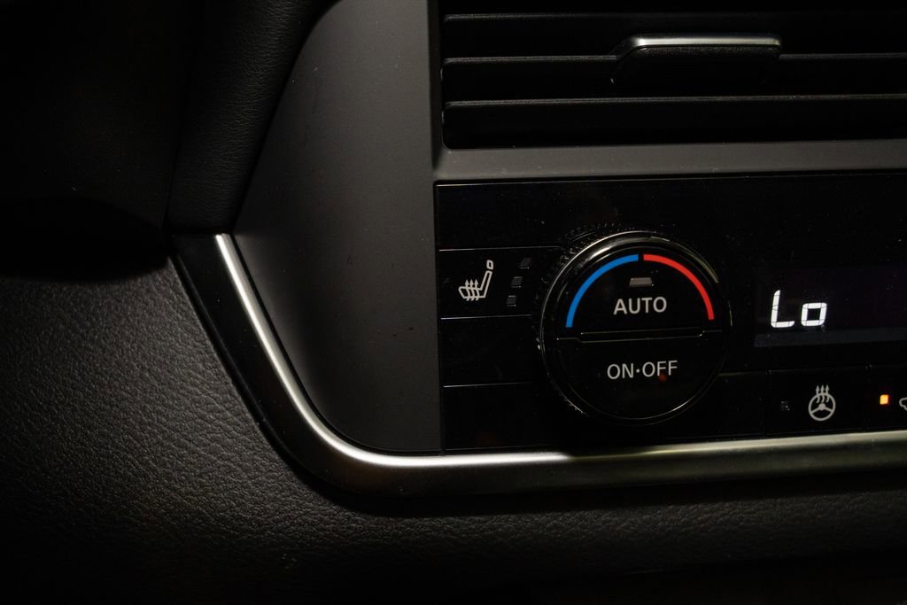 Used 2023 Nissan Rogue SV w/ SV Premium B Package image 16