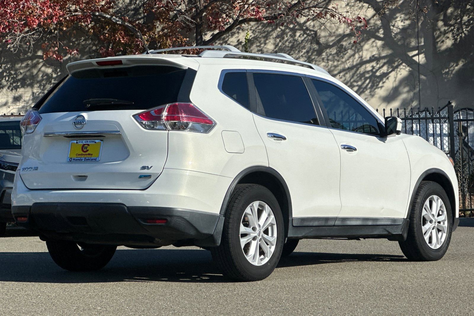 Used 2014 Nissan Rogue SV w/ SV Premium Package image 4