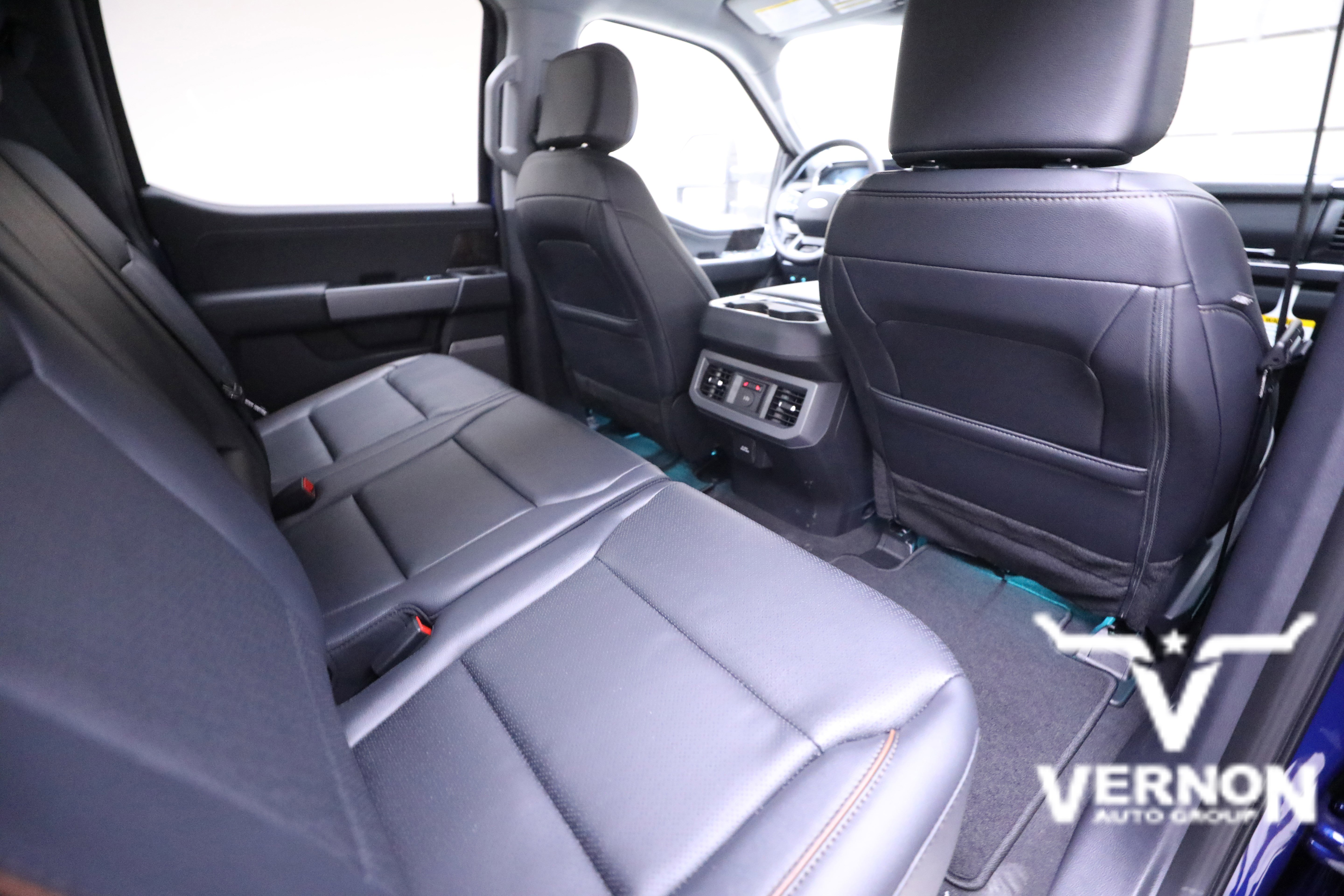 New 2026 Ford F250 Lariat w/ Black Appearance Package image 12