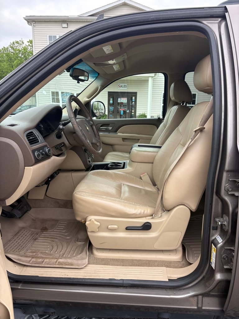 Used 2011 Chevrolet Tahoe LT w/ Suspension Package, Off-Road AWD/4WD image 9