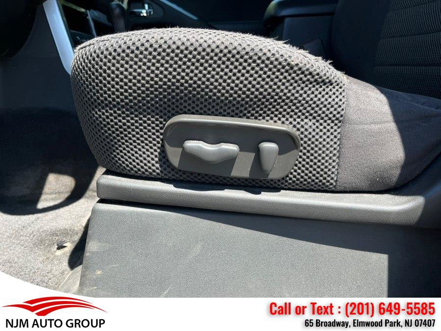 Used 2010 Nissan Pathfinder SE AWD/4WD image 16