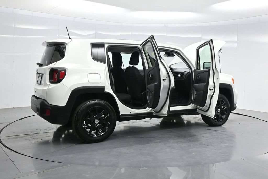 Used 2023 Jeep Renegade Latitude AWD/4WD image 4