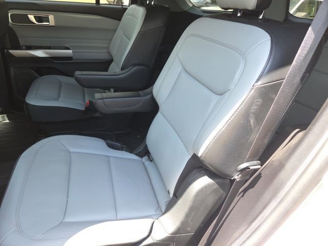 Used 2021 Ford Explorer XLT w/ Equipment Group 202A image 7