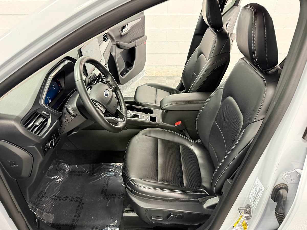 Used 2025 Ford Escape Platinum AWD/4WD image 10