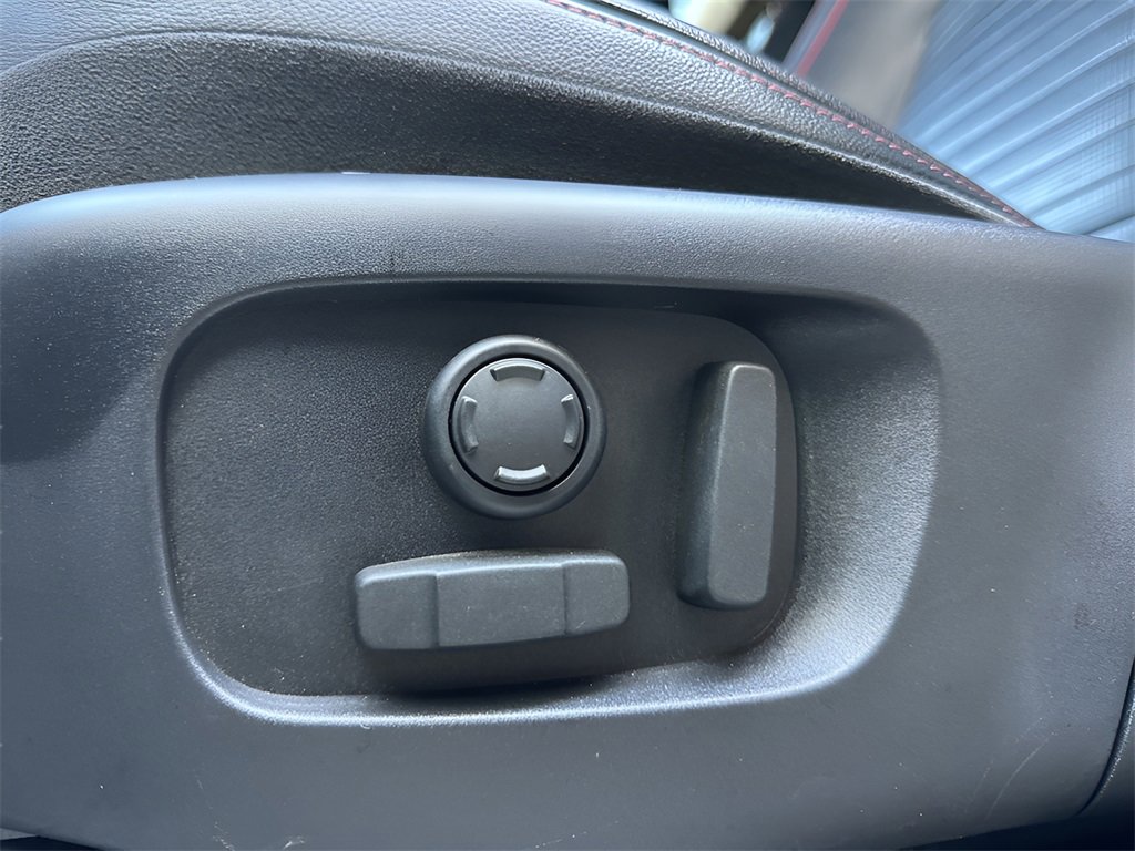 Used 2020 Land Rover Discovery Sport SE R-Dynamic image 14