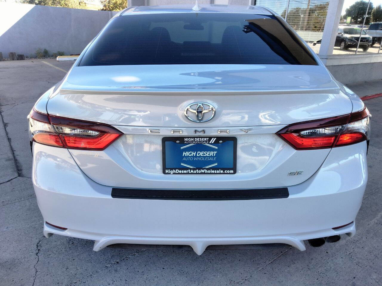 Used 2022 Toyota Camry SE image 4